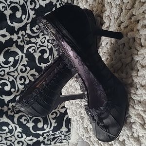 Black Wild Diva high heel shoes size 8